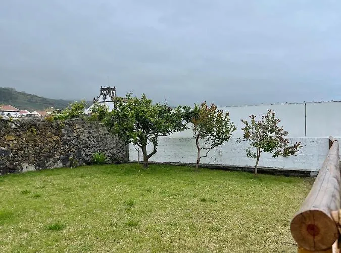 Casa Familia Acoriana بيت للعطل *