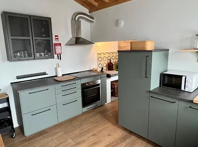 Casa Familia Acoriana فيلا فرانكا دو كامبو