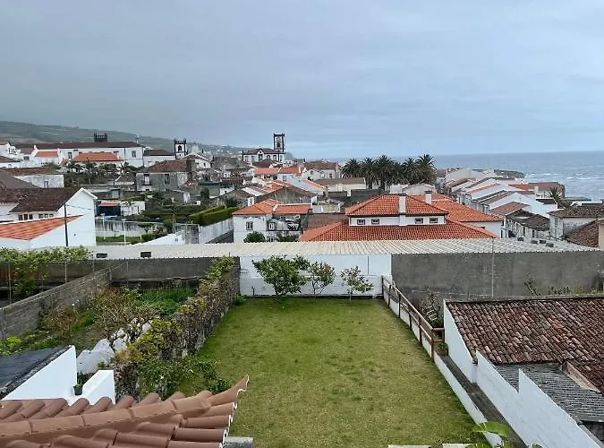 Casa Familia Acoriana بيت للعطل
